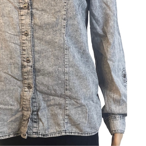 Maurices Premium Gray Washed Denim Button Up Shirt - Picture 4 of 10